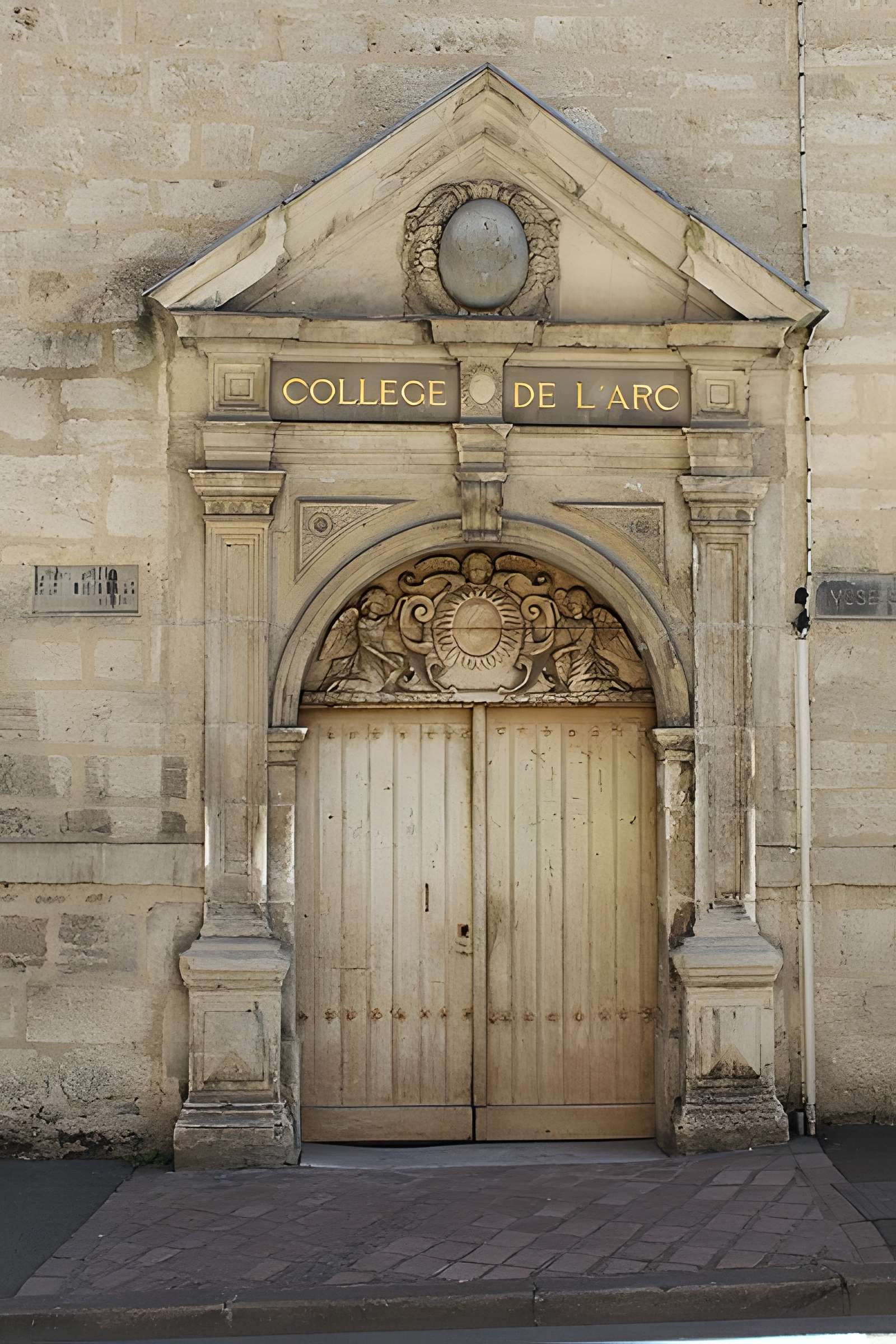 Collège de l'Arc, actuellement musée archéologique