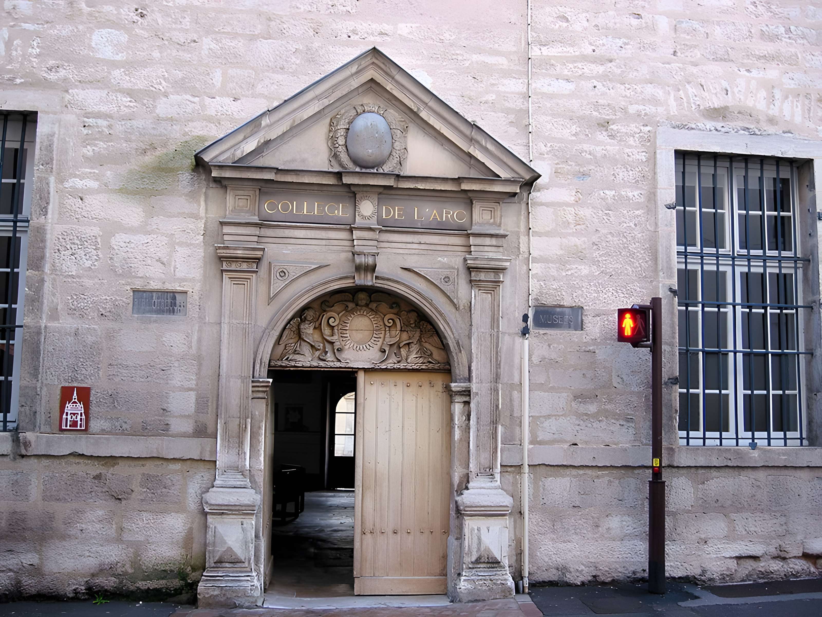 Collège de l'Arc, actuellement musée archéologique