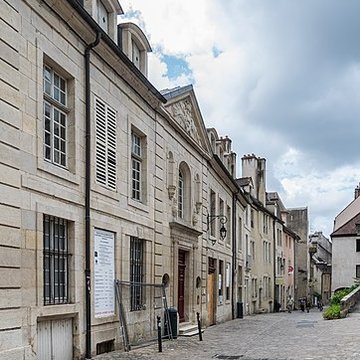 Maison des Orphelins, actuellement école