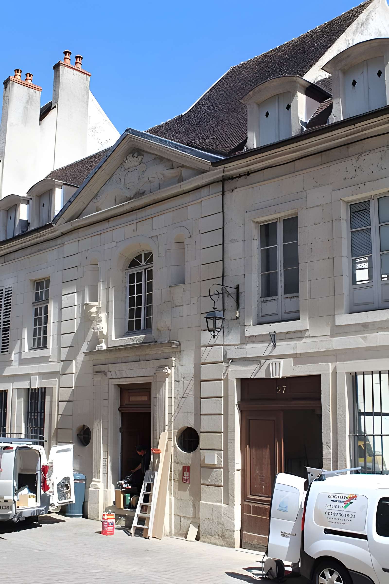 Maison des Orphelins, actuellement école