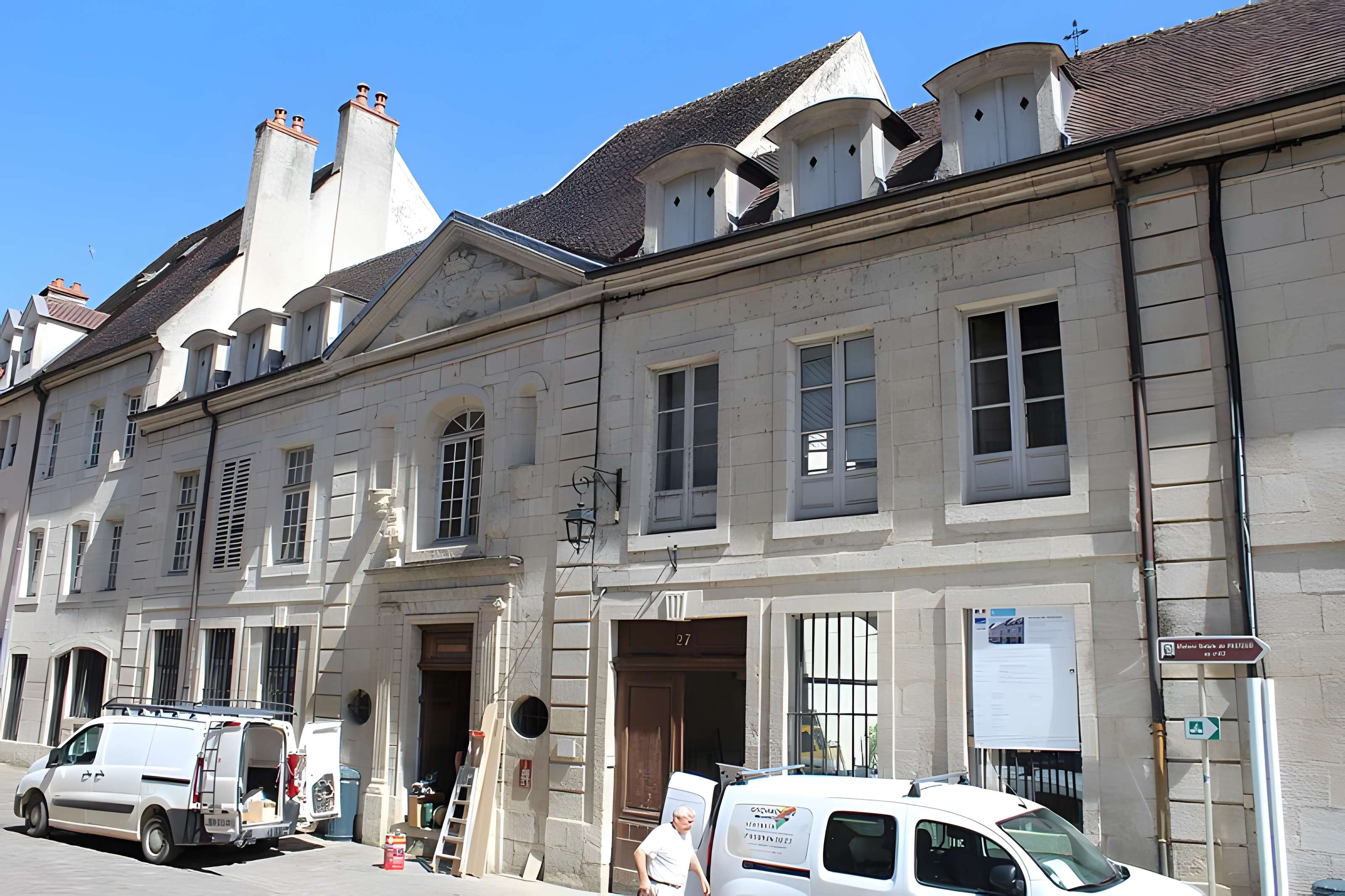 Maison des Orphelins, actuellement école
