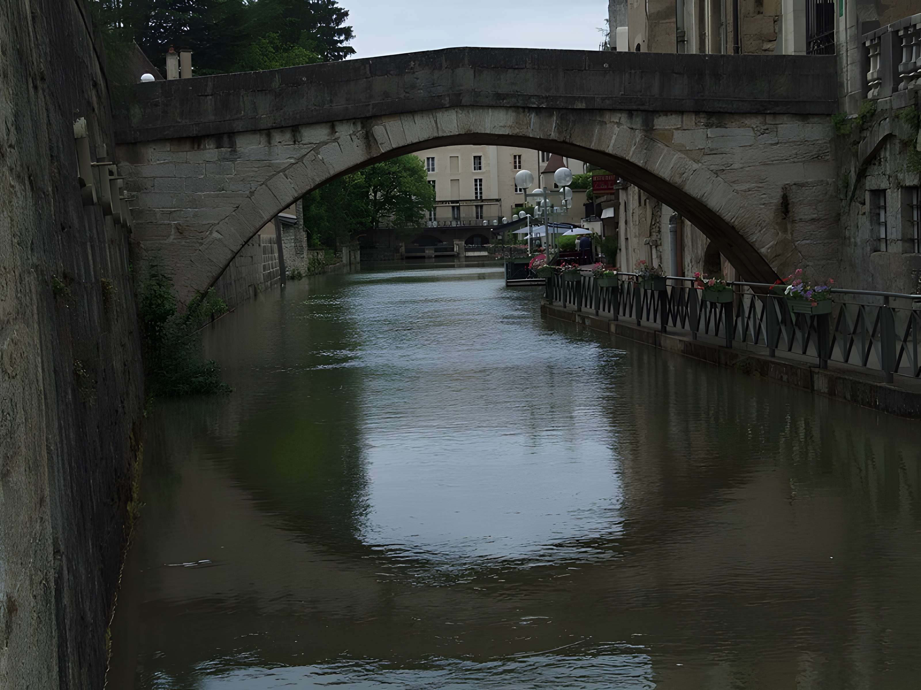 Maison des Orphelins, actuellement école