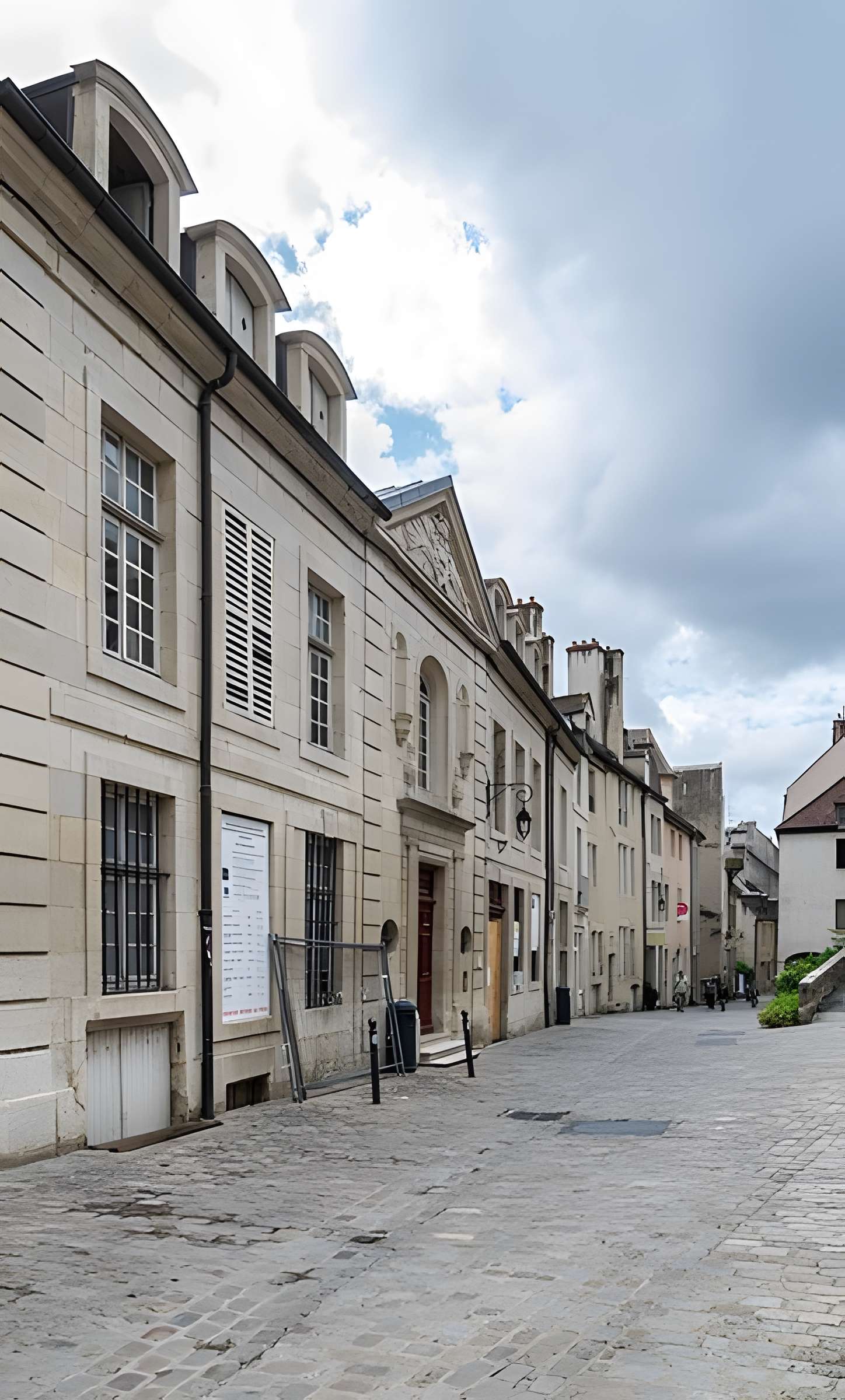 Maison des Orphelins, actuellement école
