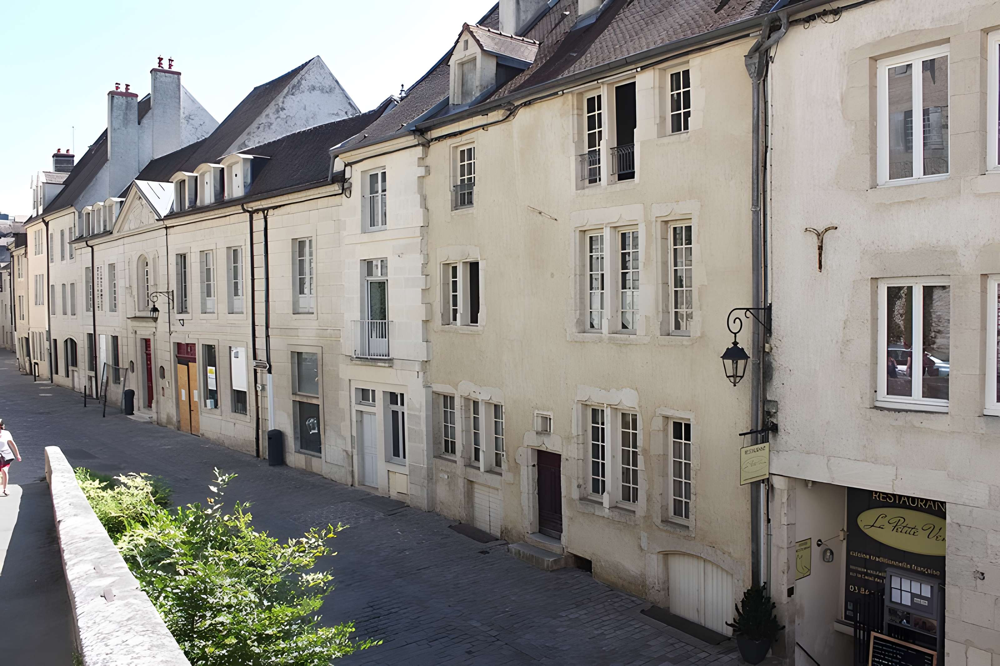 Maison des Orphelins, actuellement école