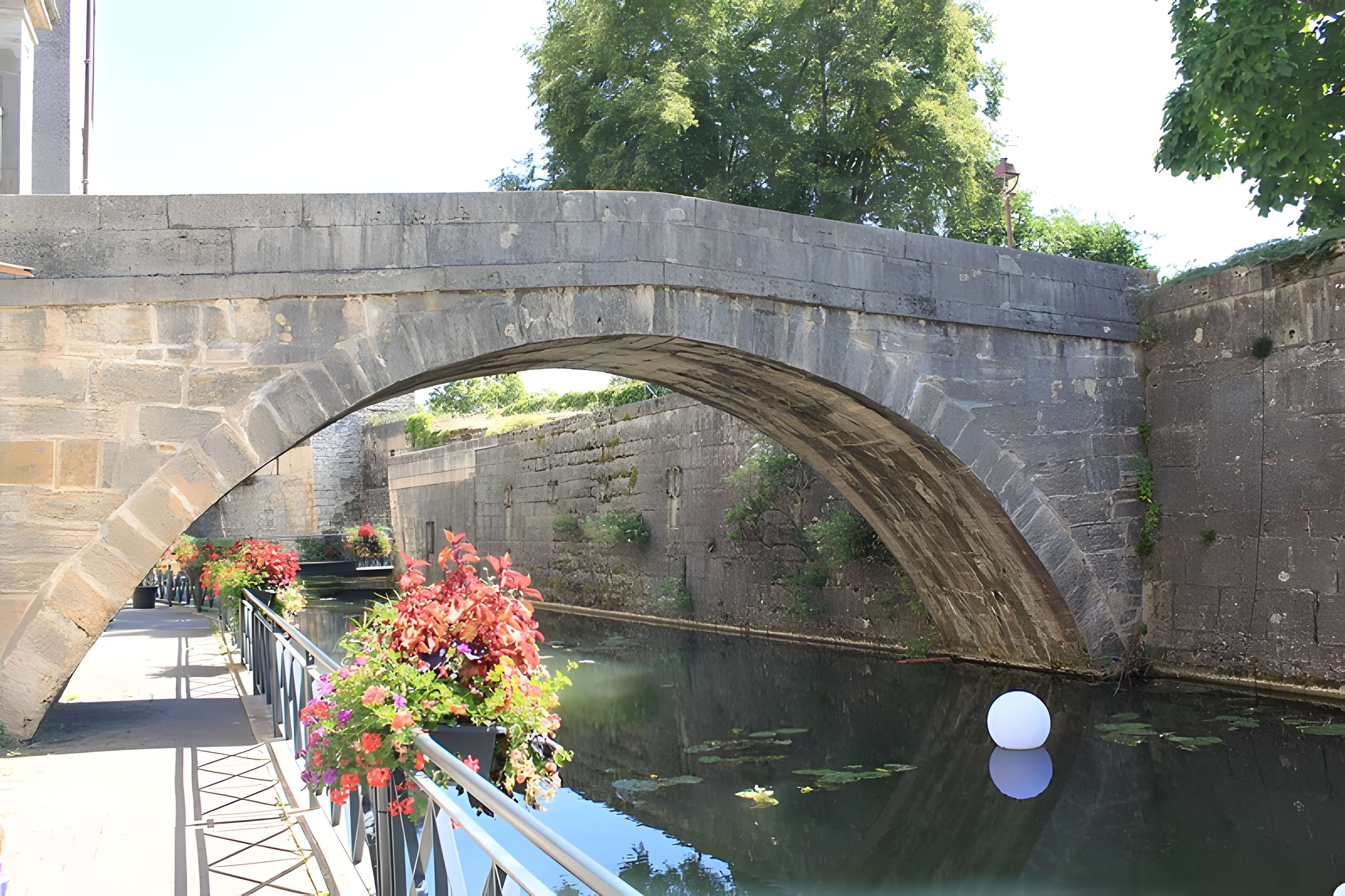 Maison des Orphelins, actuellement école