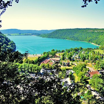 Villages palafittes du lac Chalain