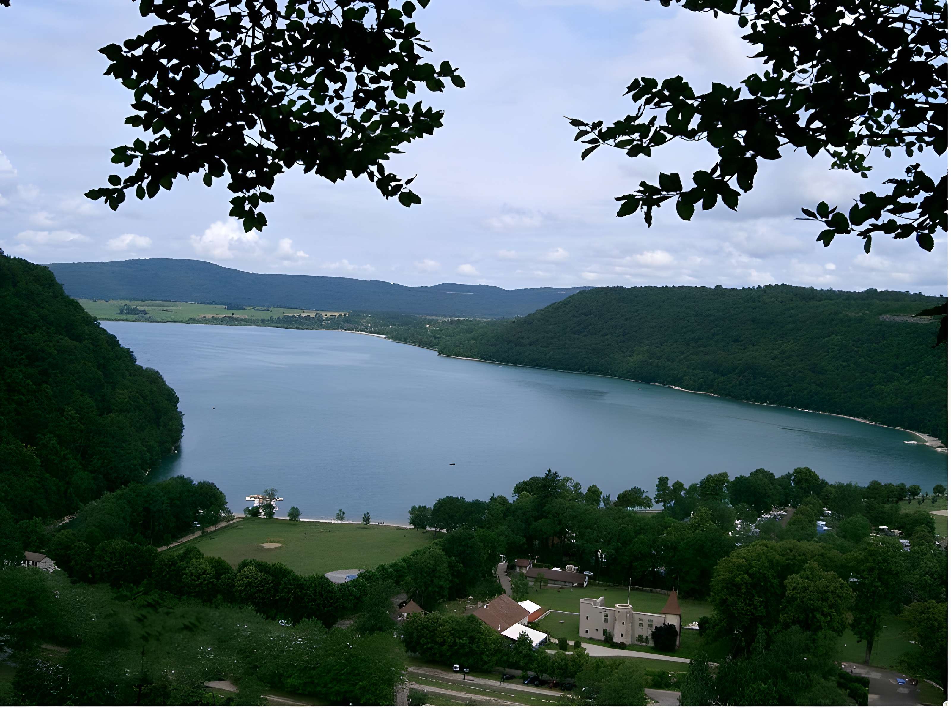 Villages palafittes du lac Chalain