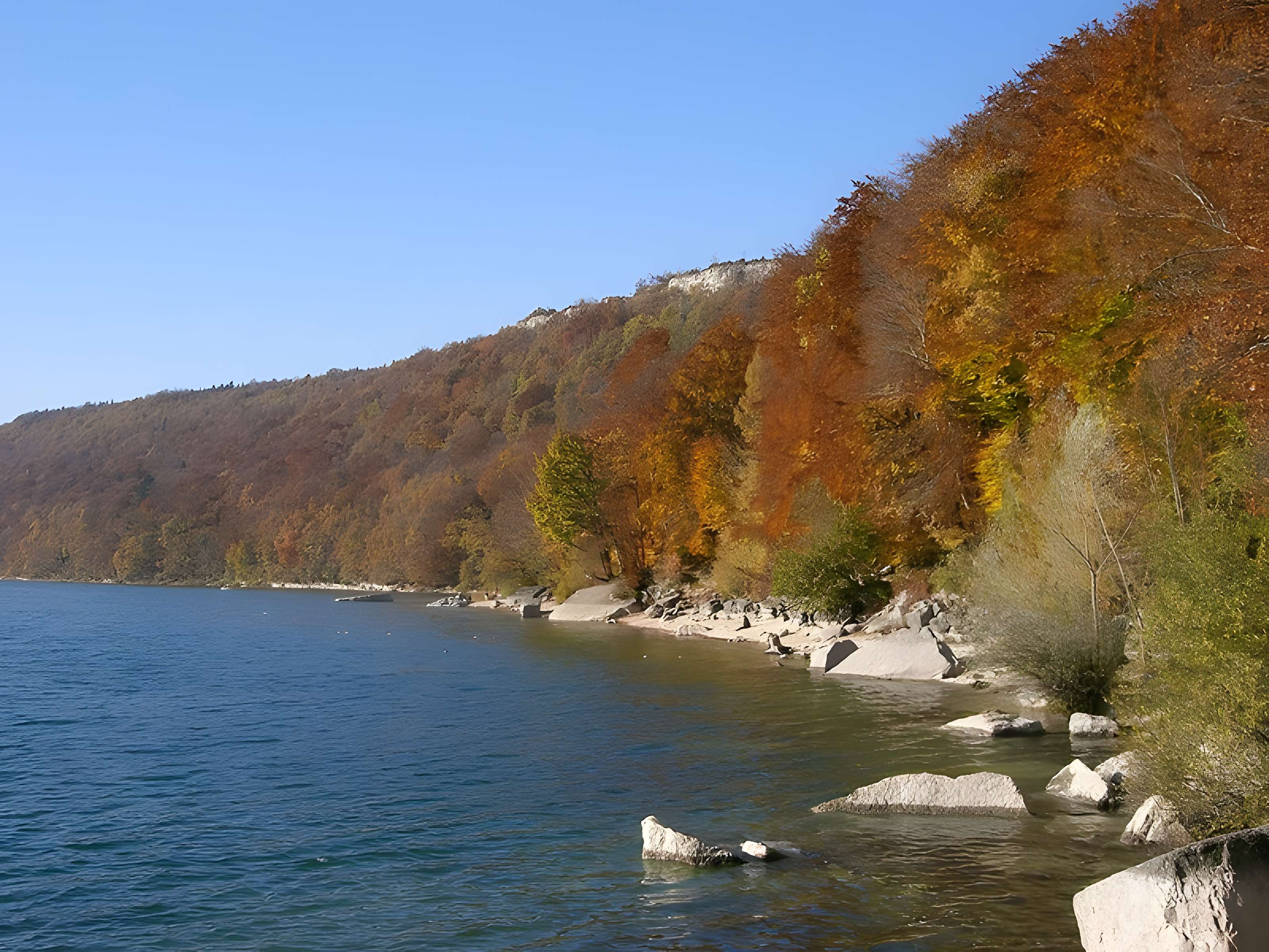 Villages palafittes du lac Chalain