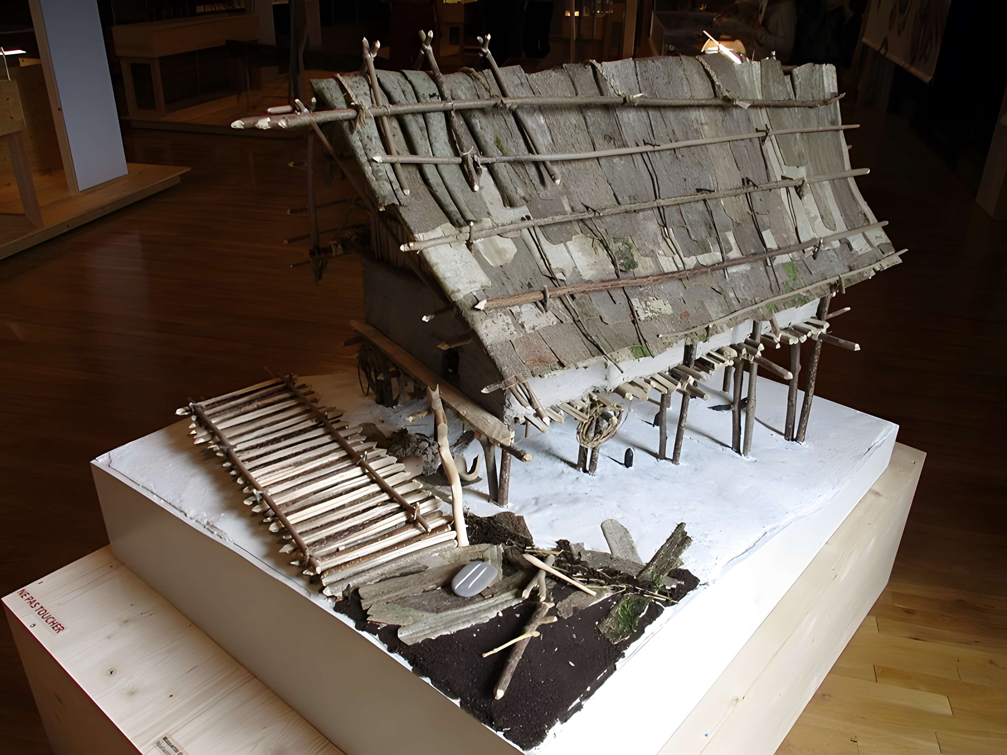 Villages palafittes du lac de Chalain