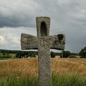 Croix de langle Nord-Est du mur du cimetière