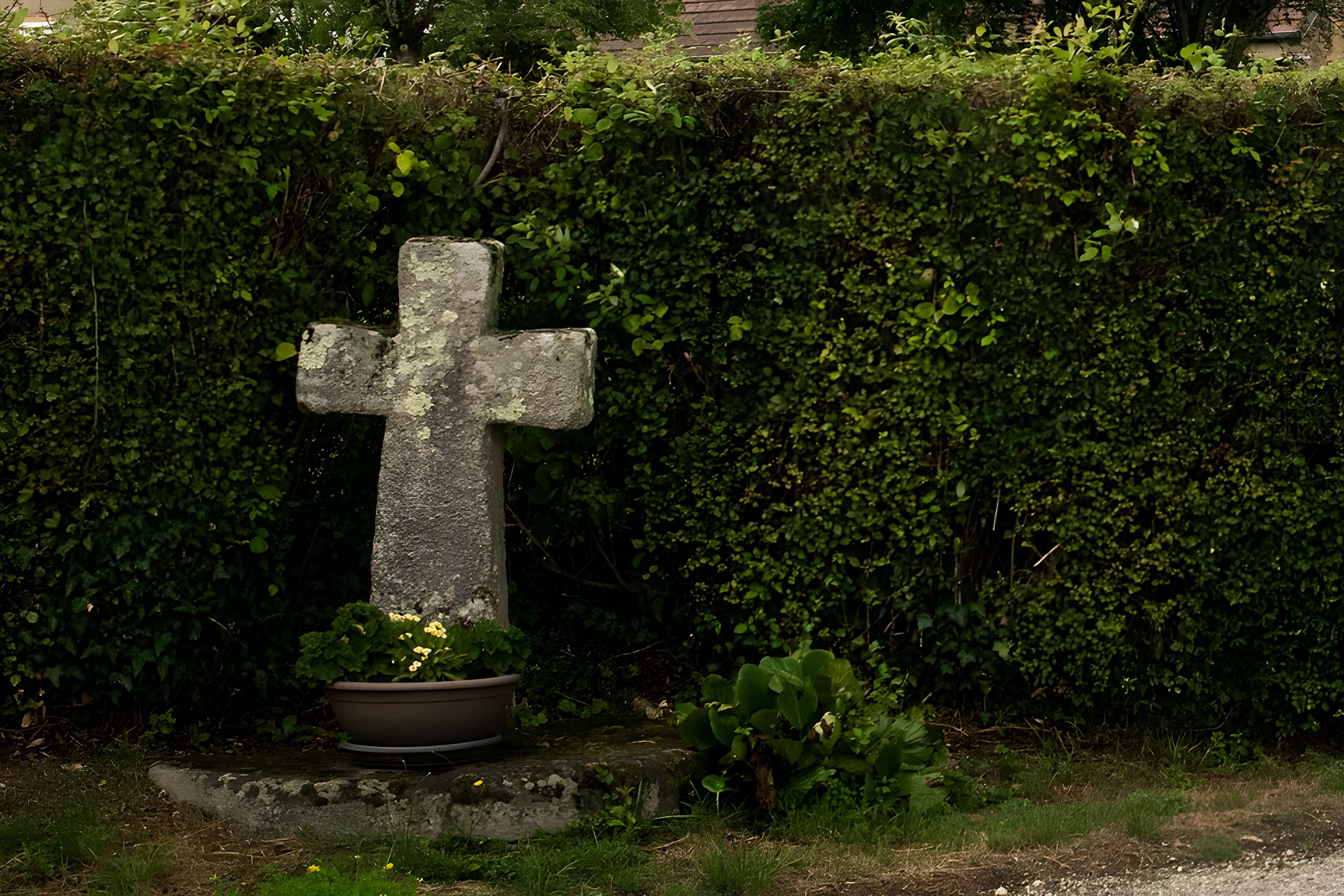 Croix de l'angle Nord-Est du mur du cimetière