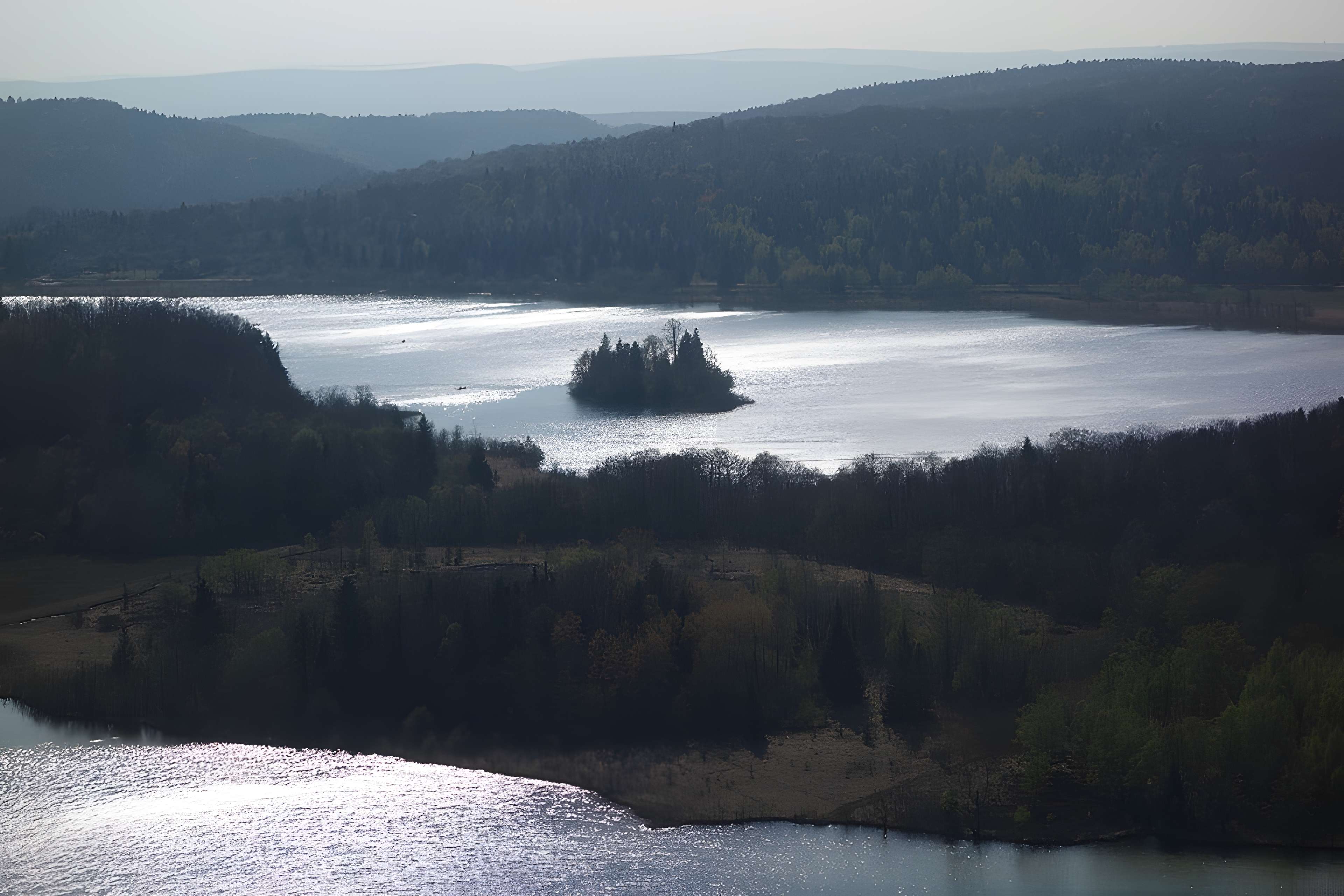 Ile de la Motte, sur le lac d'Ilay