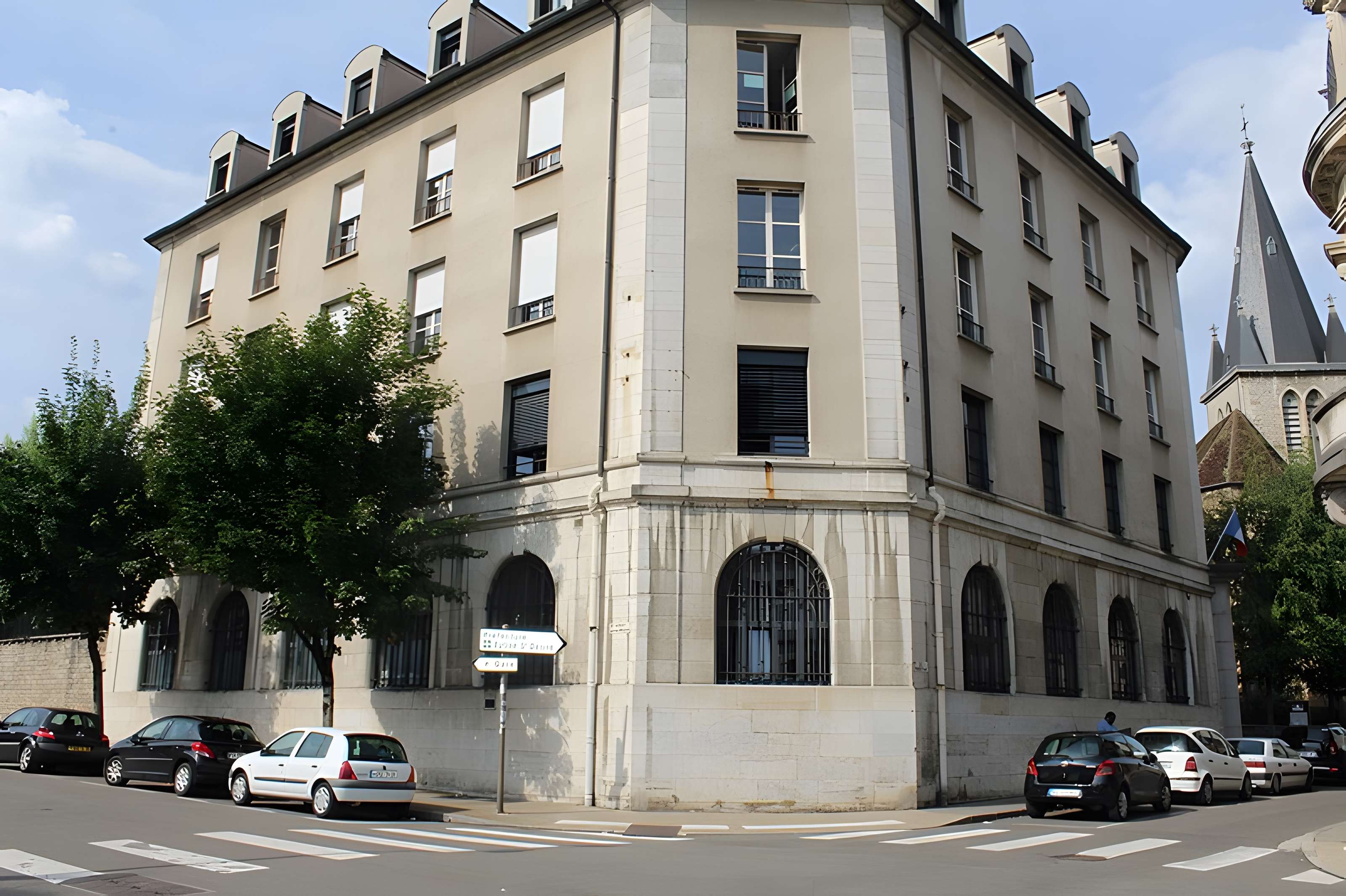 Ancien couvent des Bénédictins, actuellement préfecture