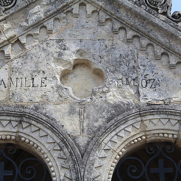 Photo de Monument funéraire de la famille Daloz, situé dans le cimetière