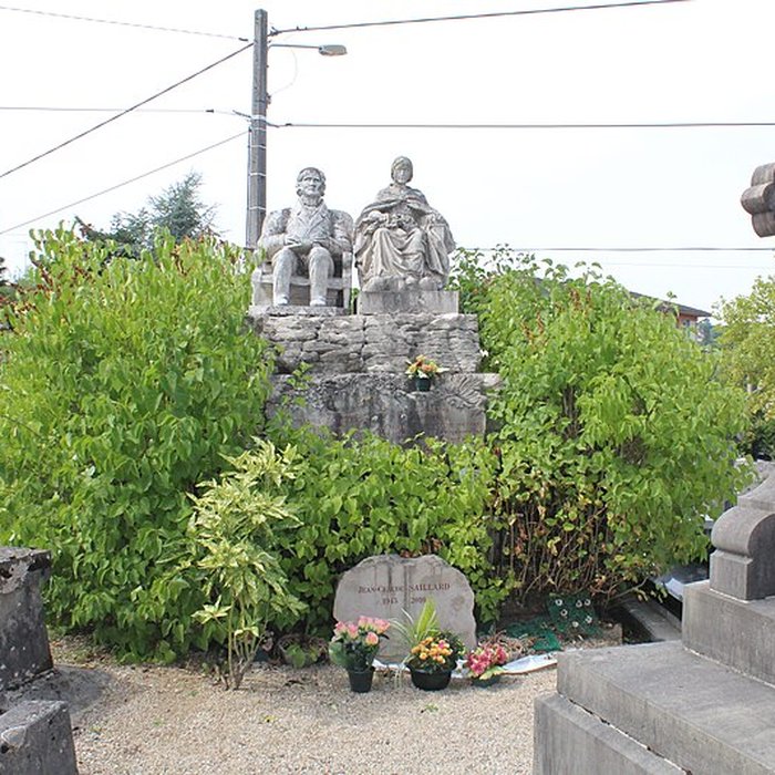 Photo de Monument funéraire de la famille Daloz, situé dans le cimetière
