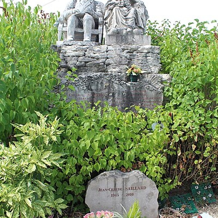 Photo de Monument funéraire de la famille Daloz, situé dans le cimetière
