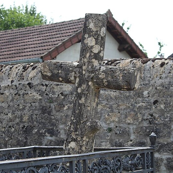 Photo de Monument funéraire de la famille Daloz, situé dans le cimetière