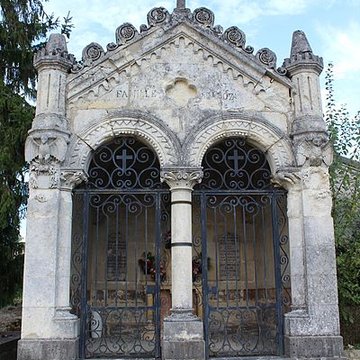 Monument funéraire de la famille Daloz, situé dans le cimetière