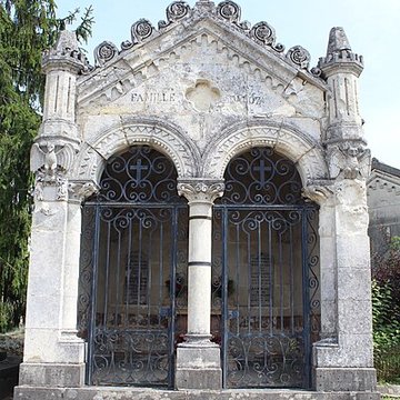 Monument funéraire de la famille Daloz, situé dans le cimetière