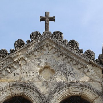 Monument funéraire de la famille Daloz, situé dans le cimetière