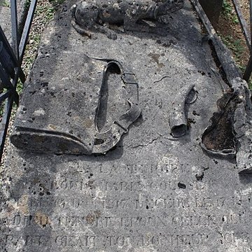 Monument funéraire de la famille Daloz, situé dans le cimetière