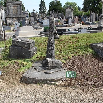 Monument funéraire de la famille Daloz, situé dans le cimetière