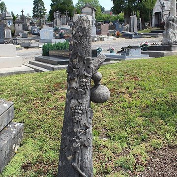 Monument funéraire de la famille Daloz, situé dans le cimetière