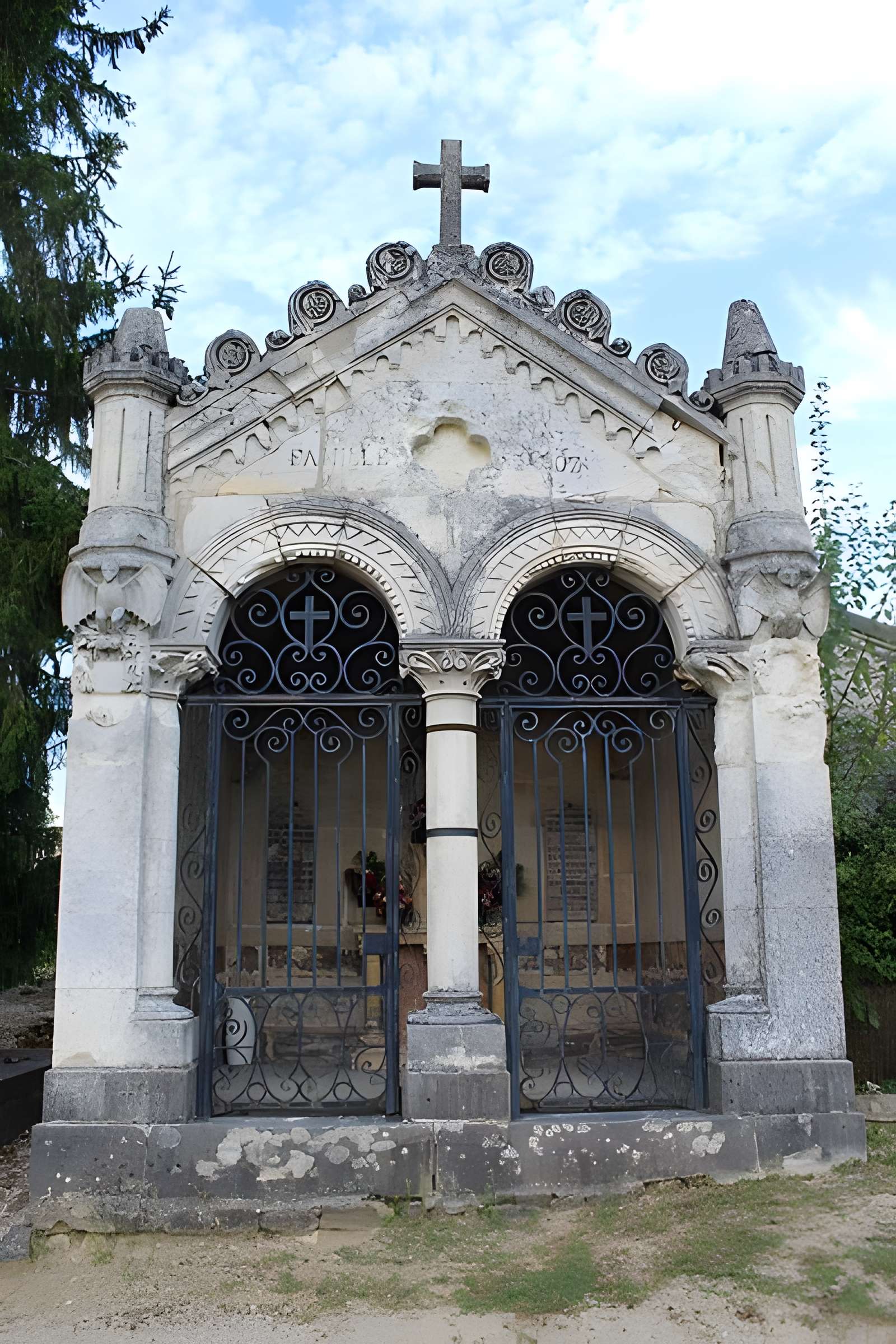 Monument funéraire de la famille Daloz, situé dans le cimetière