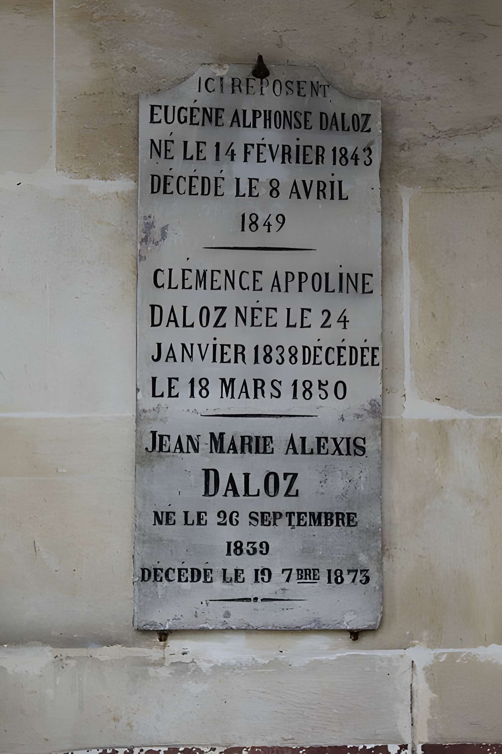 Monument funéraire de la famille Daloz, situé dans le cimetière