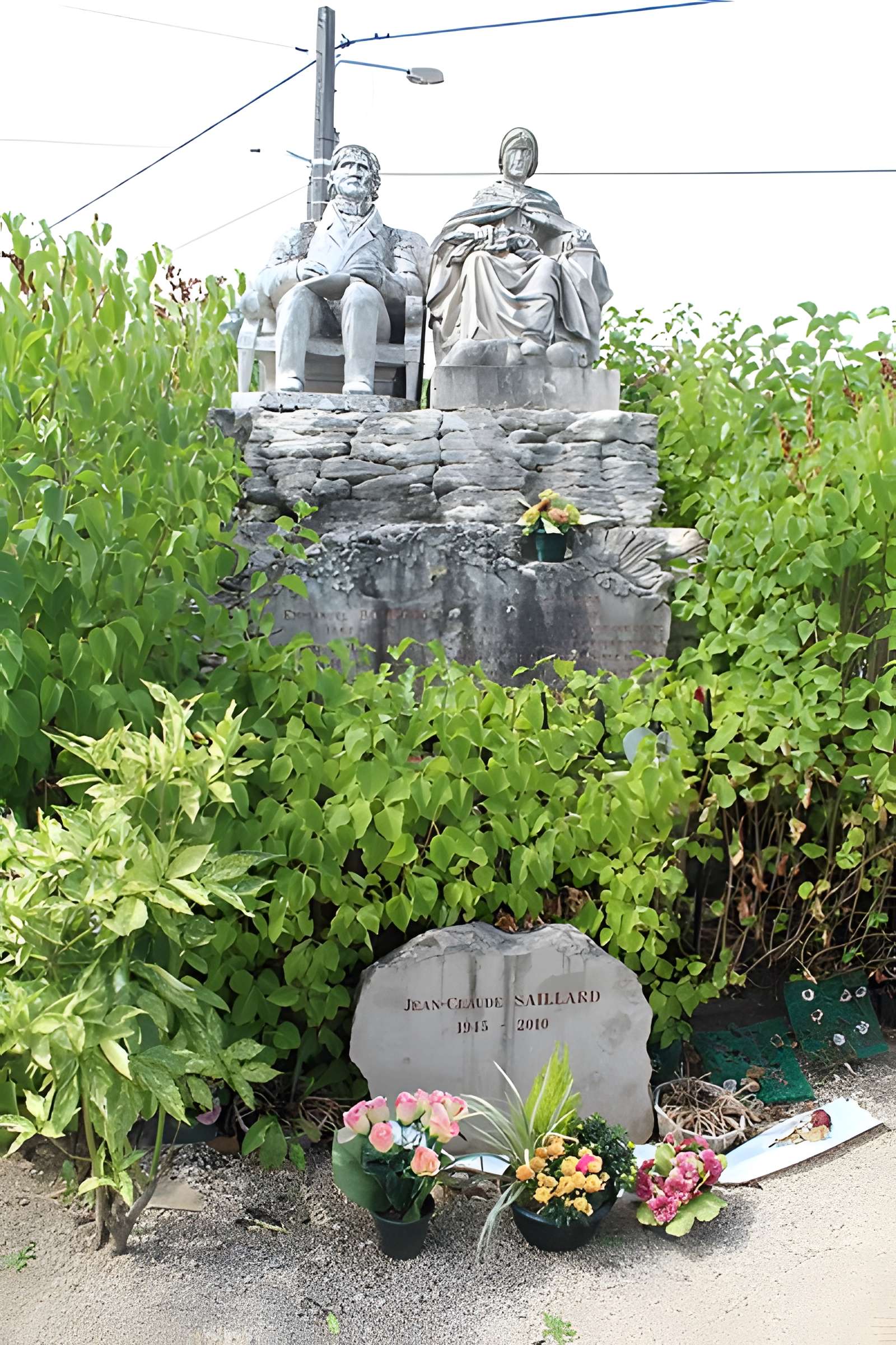 Monument funéraire de la famille Daloz, situé dans le cimetière