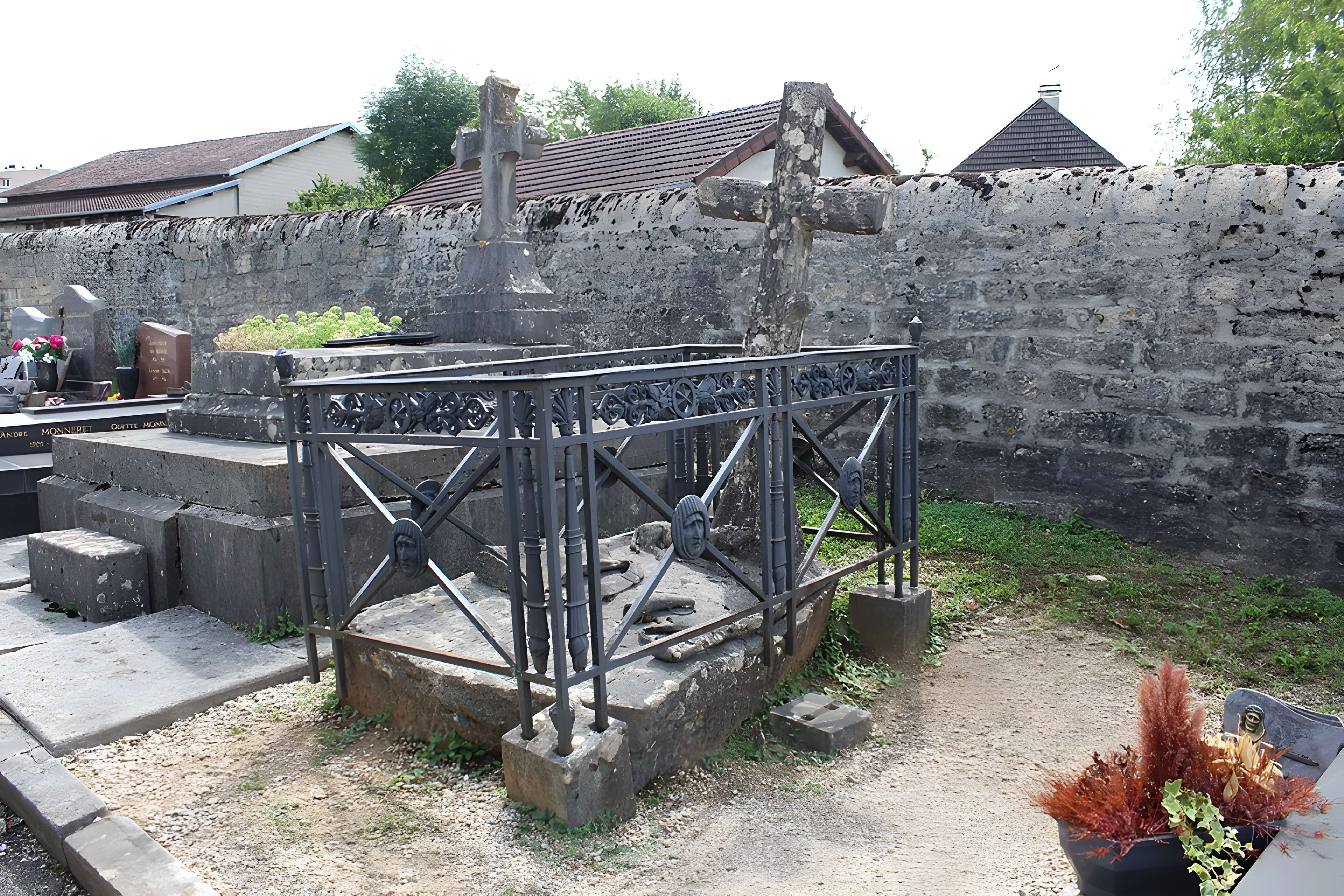 Monument funéraire de la famille Daloz, situé dans le cimetière