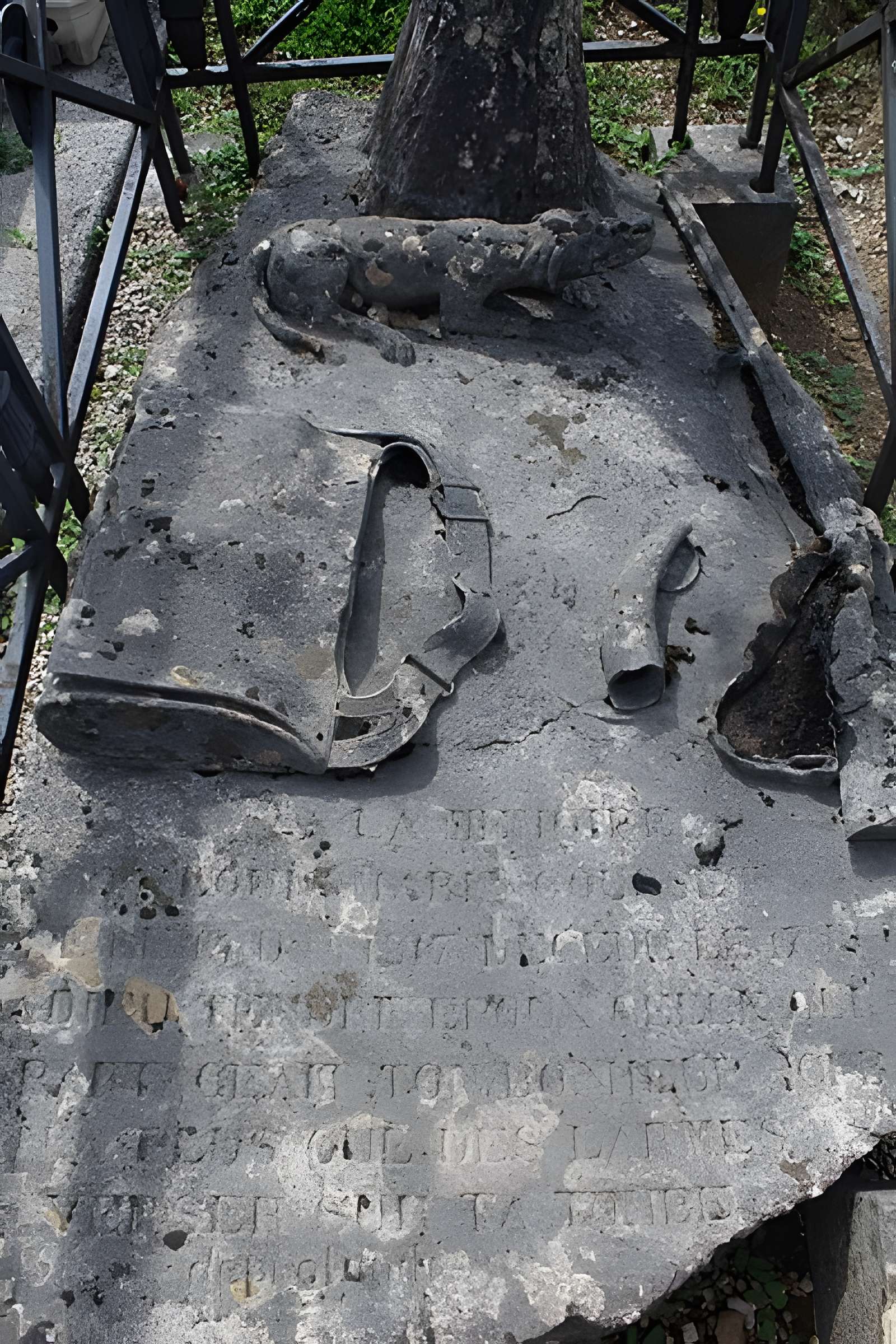 Monument funéraire de la famille Daloz, situé dans le cimetière