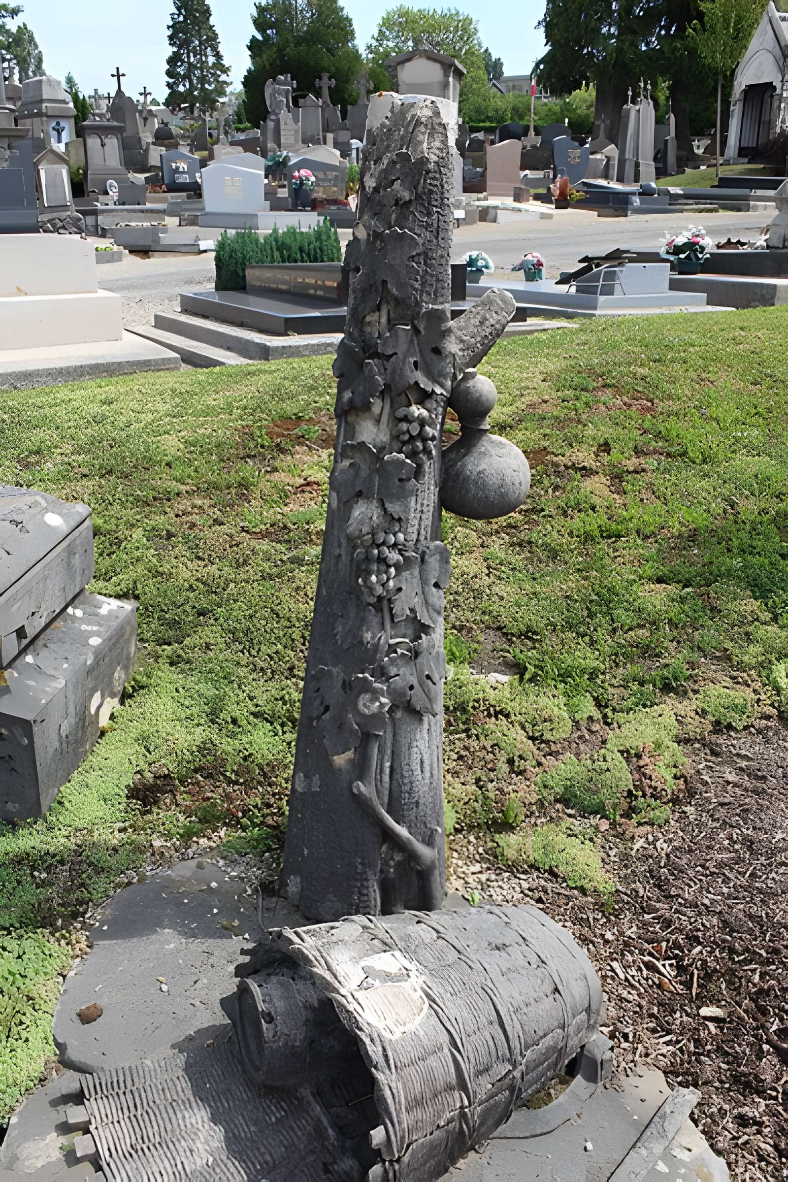 Monument funéraire de la famille Daloz, situé dans le cimetière