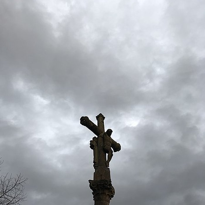 Photo de Croix de carrefour en pierre datée de 1613