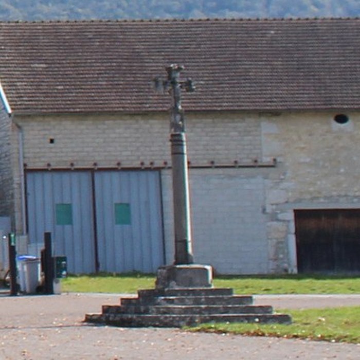 Photo de Croix en pierre datée de 1534