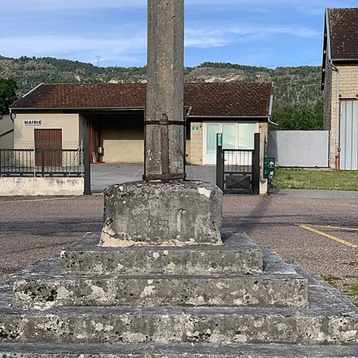Photo de Croix en pierre datée de 1534