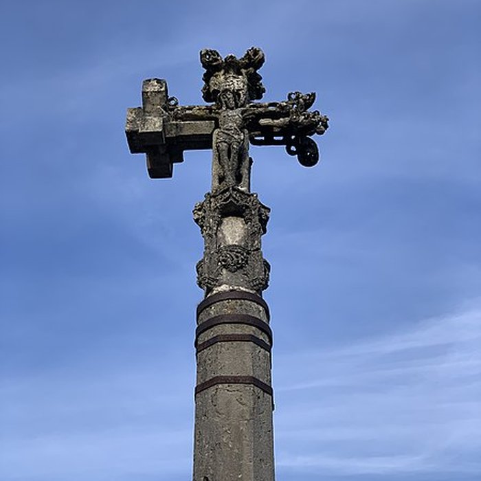 Photo de Croix en pierre datée de 1534