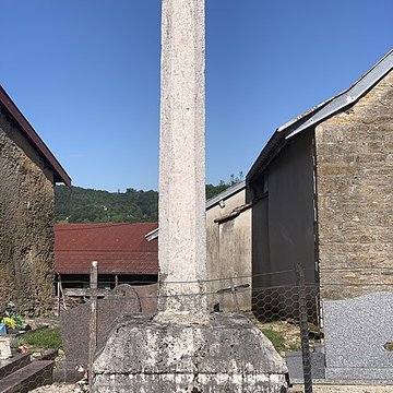 Croix du cimetière de Civria