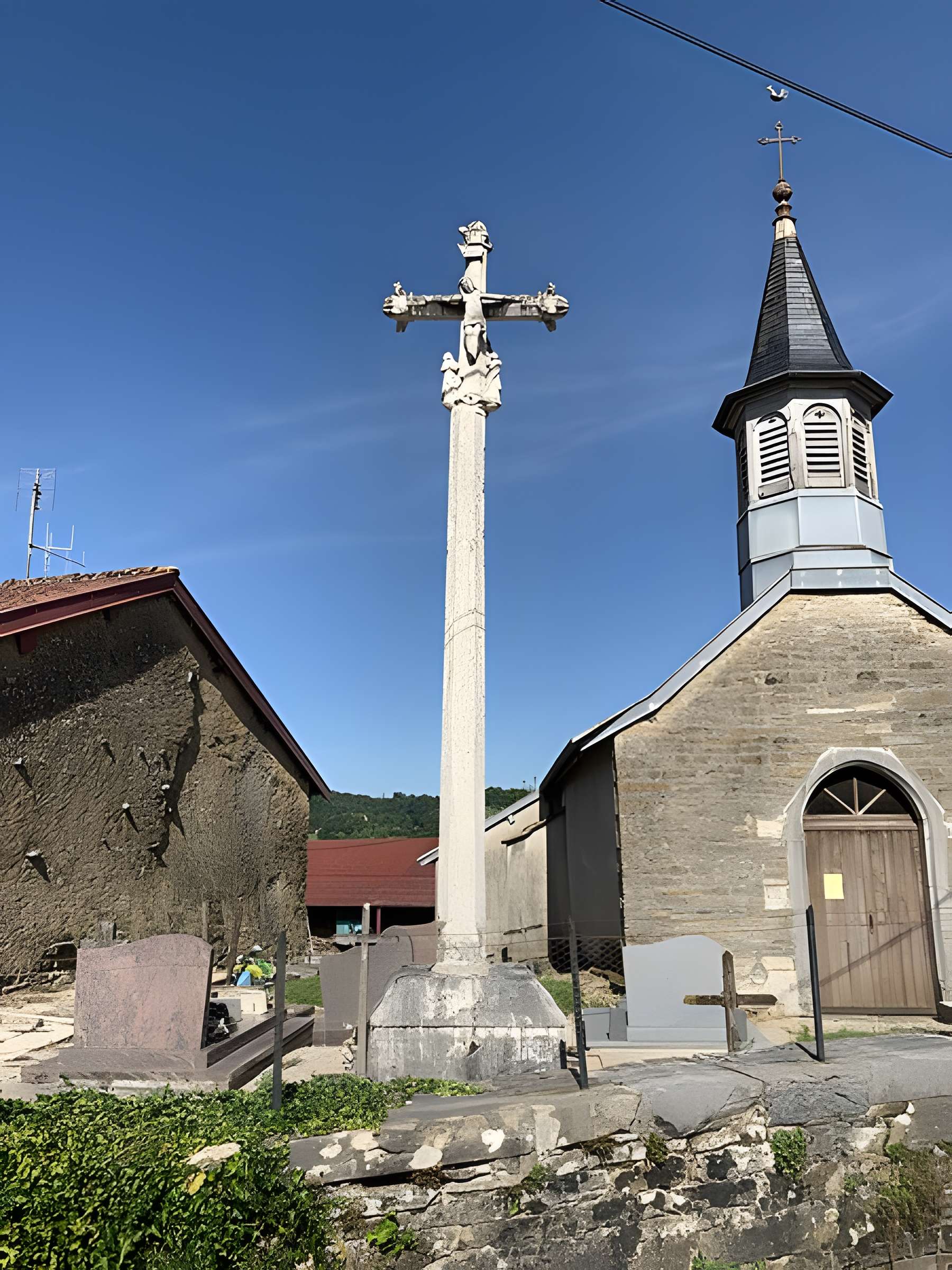 Croix du cimetière de Civria