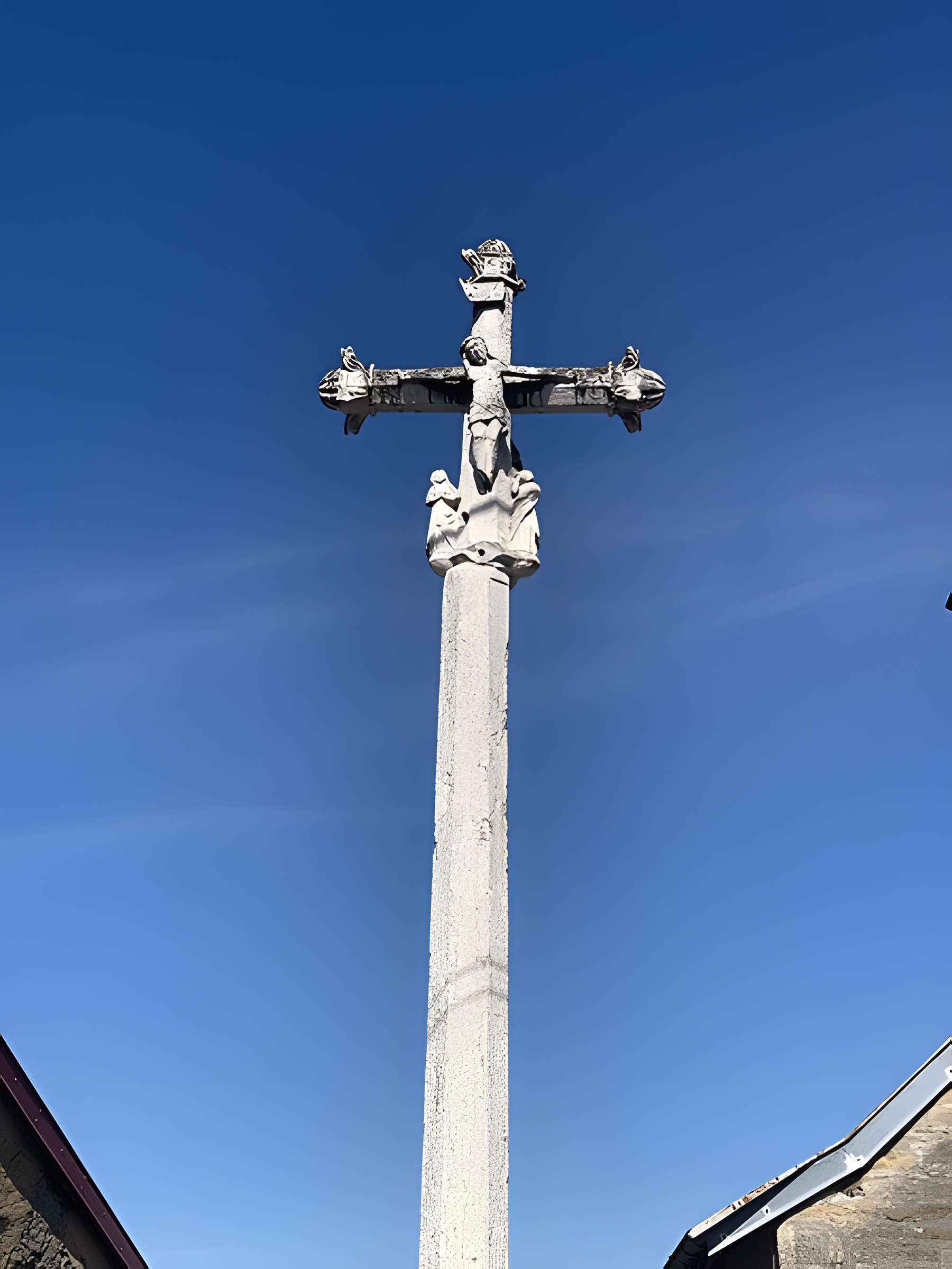 Croix du cimetière de Civria