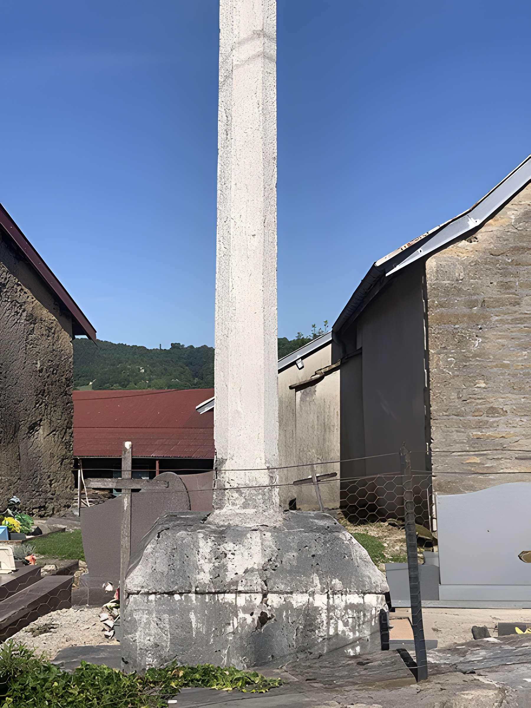 Croix du cimetière de Civria