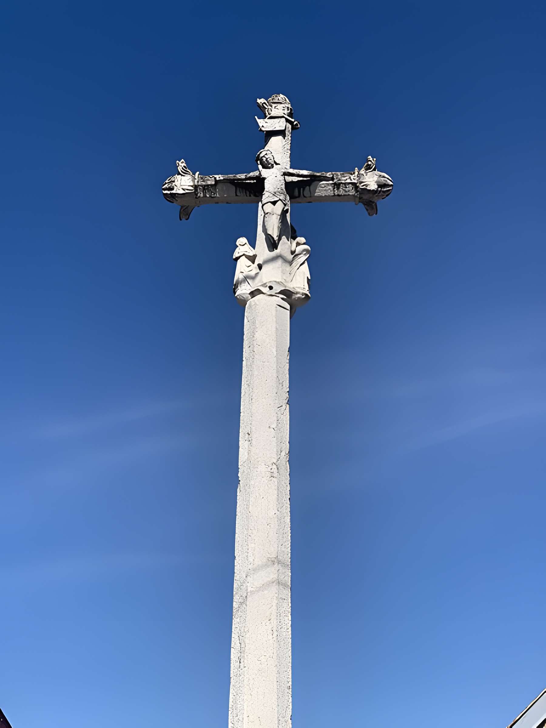 Croix du cimetière de Civria