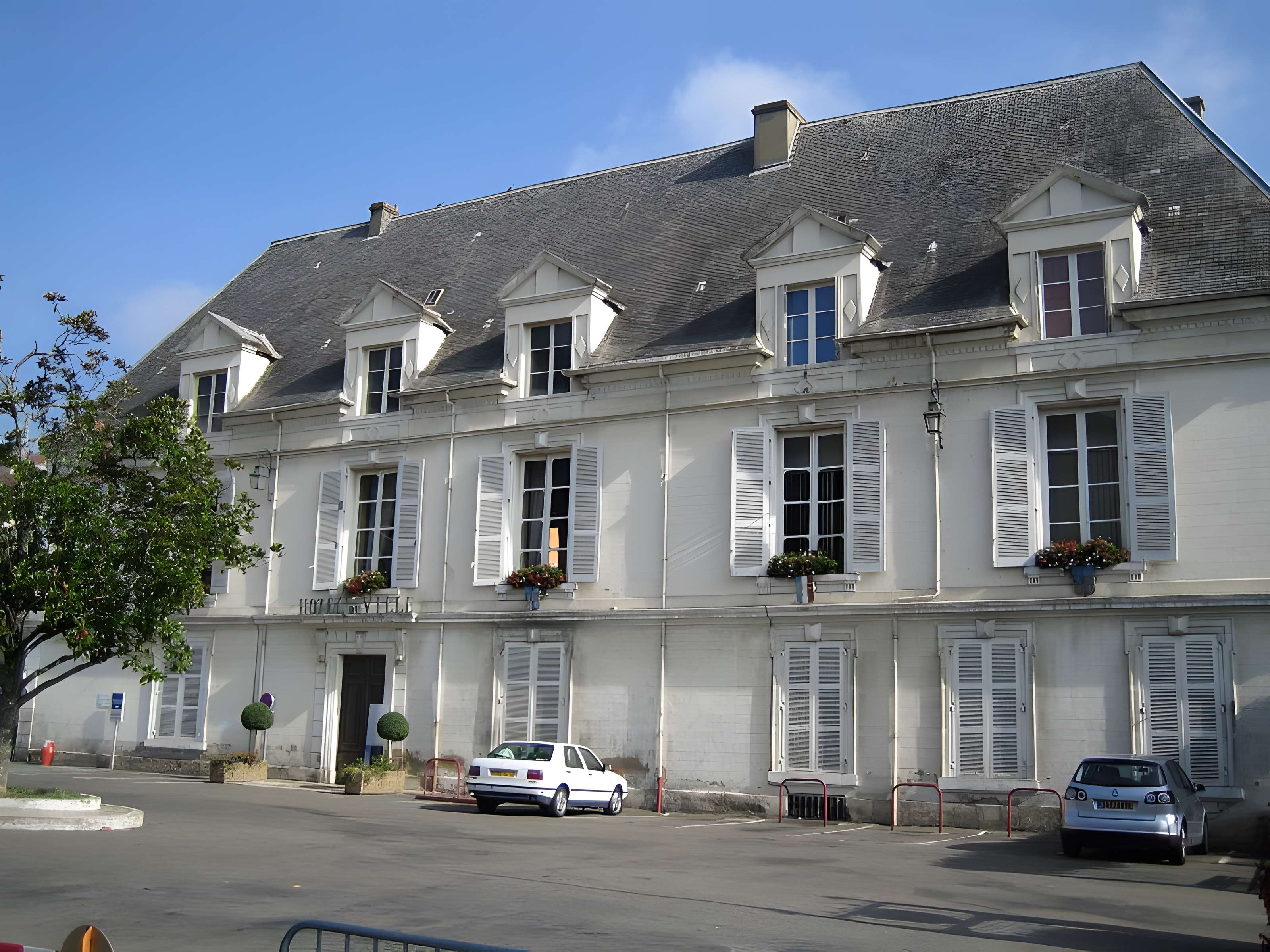 Ancien évêché et hôtel de ville