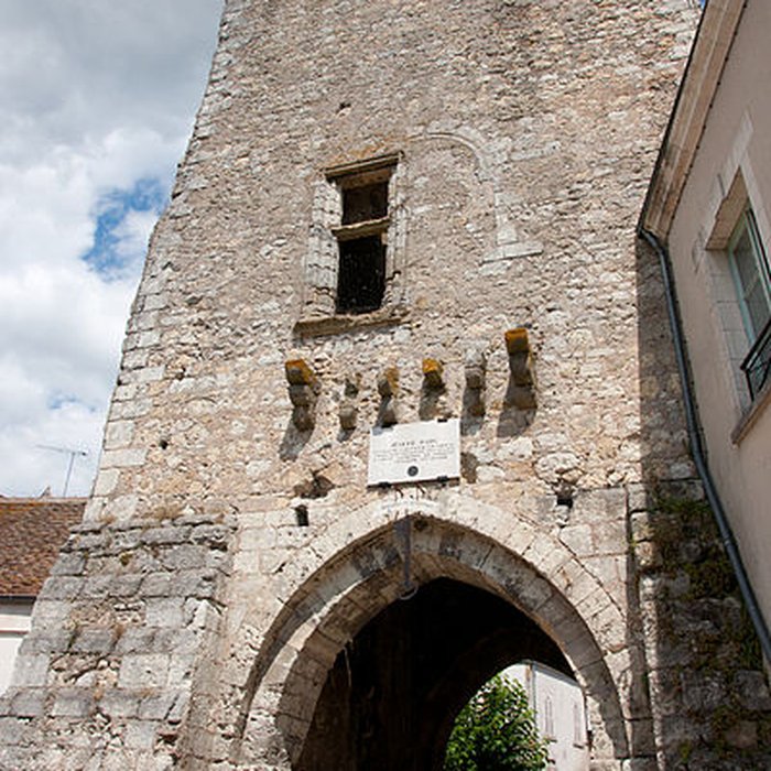 Photo de Ruines des remparts, portes et tours