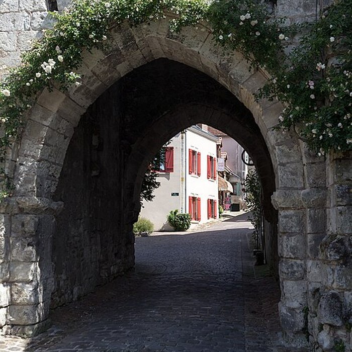 Photo de Ruines des remparts, portes et tours