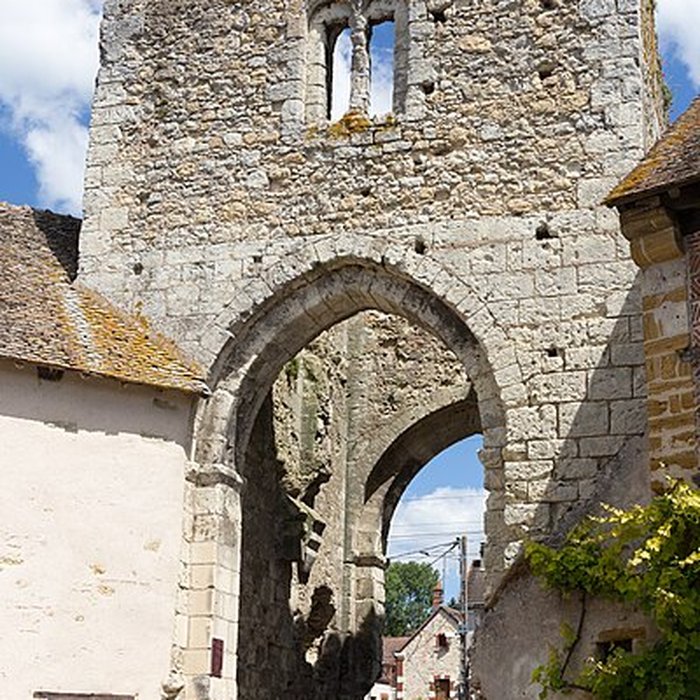 Photo de Ruines des remparts, portes et tours