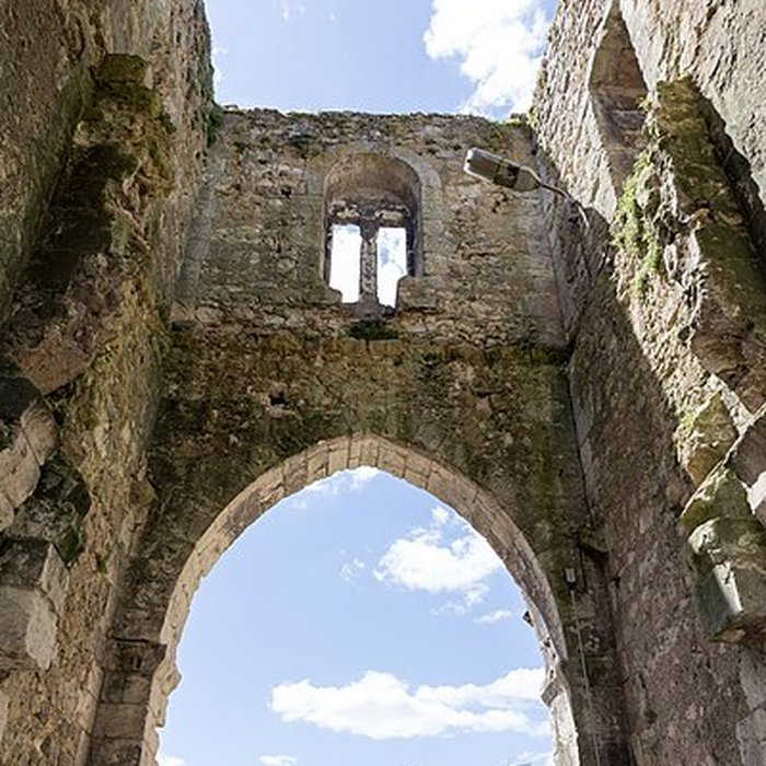 Photo de Ruines des remparts, portes et tours