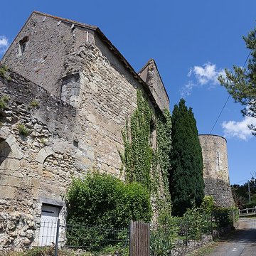 Ruines des remparts, portes et tours