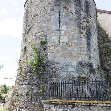 Ruines des remparts, portes et tours