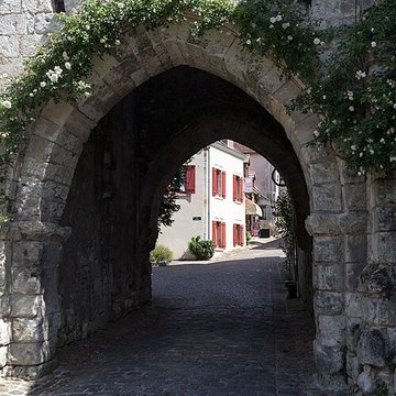 Ruines des remparts, portes et tours